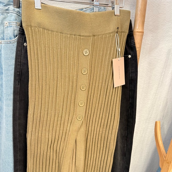 Pleated Slit Detailed Sweater Skirt - Picture 4 of 5